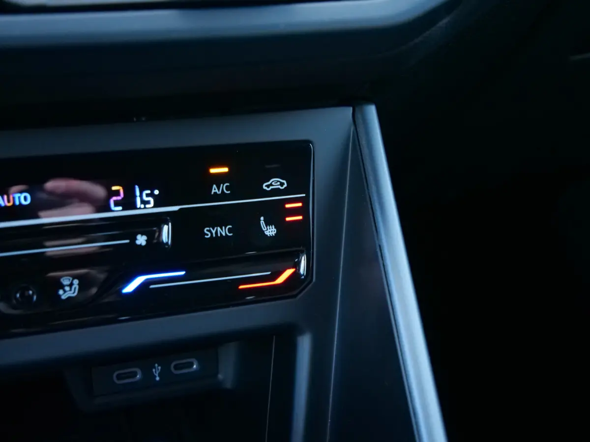1.0 TSI R-Line 116 Pk Automaat Apple Carplay / DAB / Camera / PDC