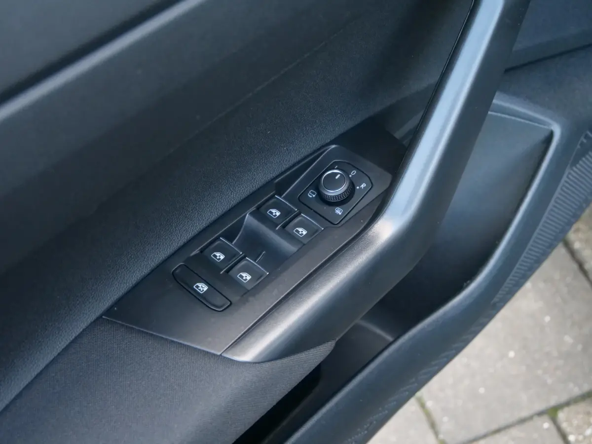 1.0 TSI R-Line 116 Pk Automaat Apple Carplay / DAB / Camera / PDC