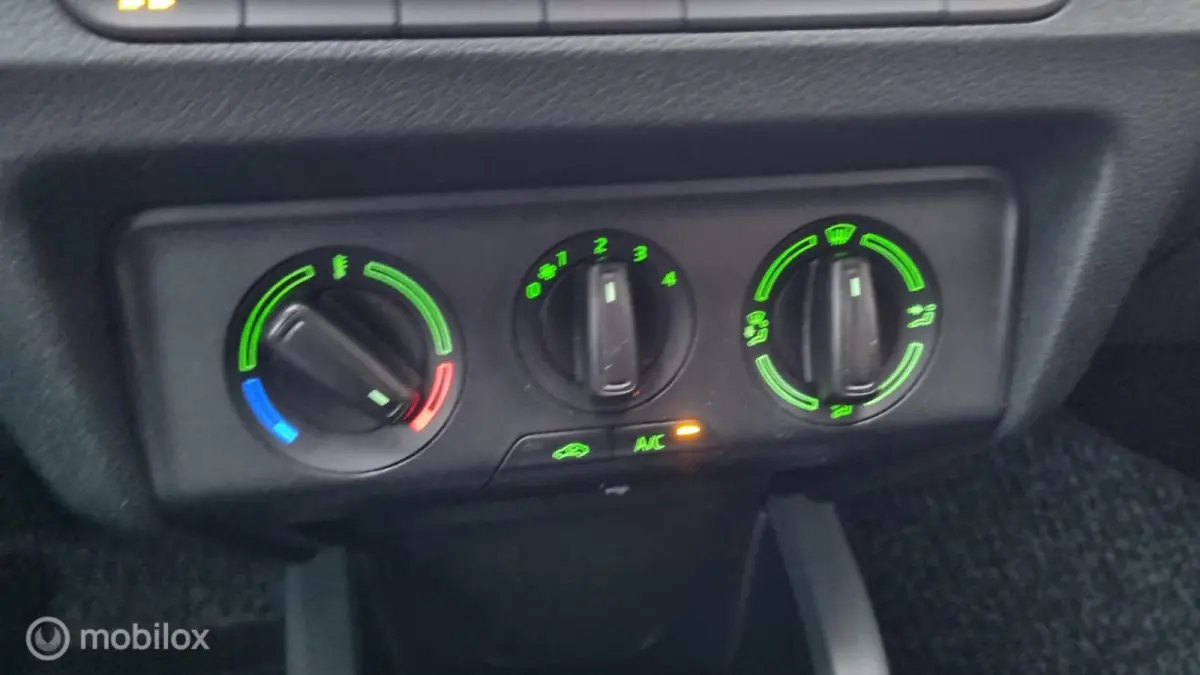 1.0 Active ,Airco , Bluetooth, Sloelverwarming