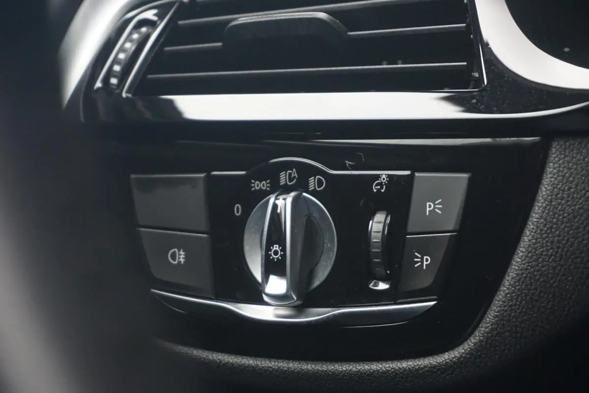 M550i xDrive Schuif-/kanteldak / Laserlight /  Head-Up Display / Harman Kardon / Soft Close