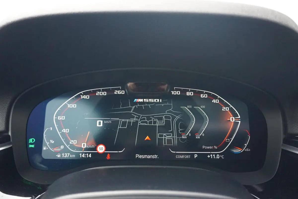 M550i xDrive Schuif-/kanteldak / Laserlight /  Head-Up Display / Harman Kardon / Soft Close