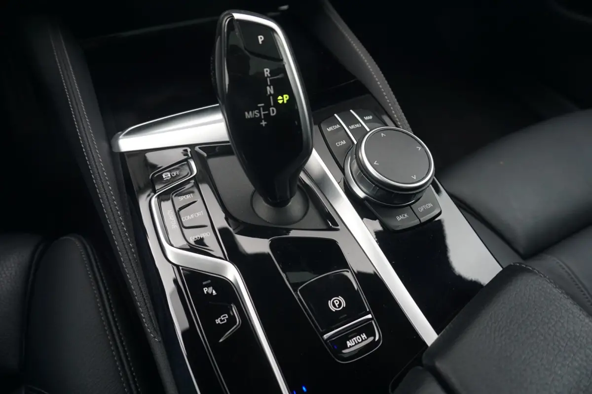 M550i xDrive Schuif-/kanteldak / Laserlight /  Head-Up Display / Harman Kardon / Soft Close