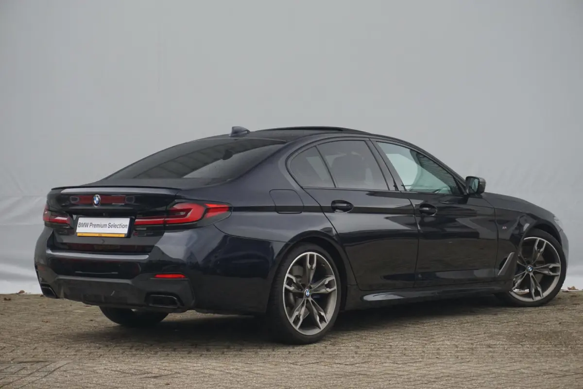 M550i xDrive Schuif-/kanteldak / Laserlight /  Head-Up Display / Harman Kardon / Soft Close