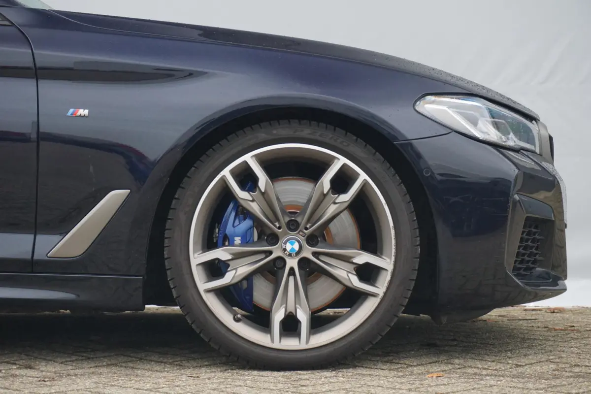 M550i xDrive Schuif-/kanteldak / Laserlight /  Head-Up Display / Harman Kardon / Soft Close