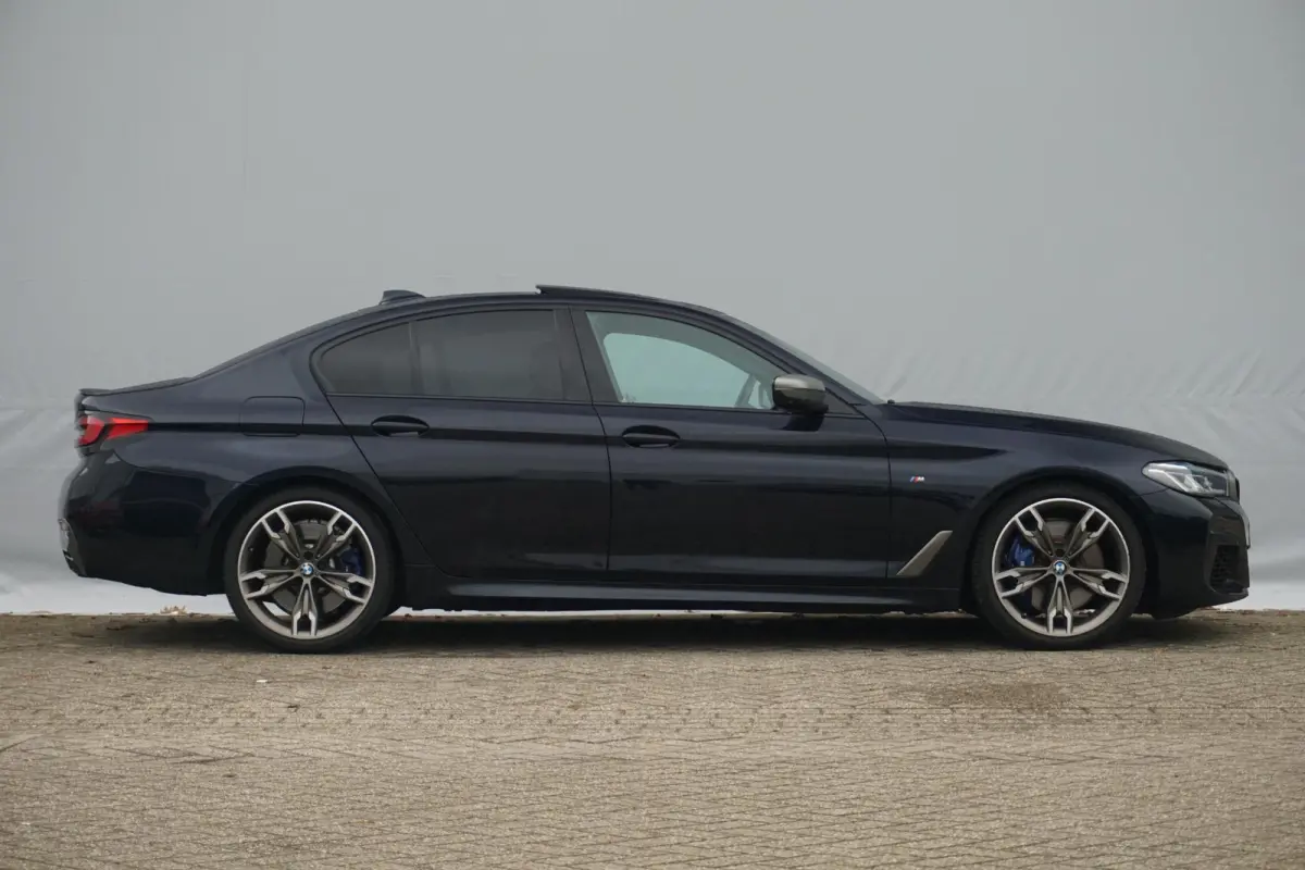 M550i xDrive Schuif-/kanteldak / Laserlight /  Head-Up Display / Harman Kardon / Soft Close