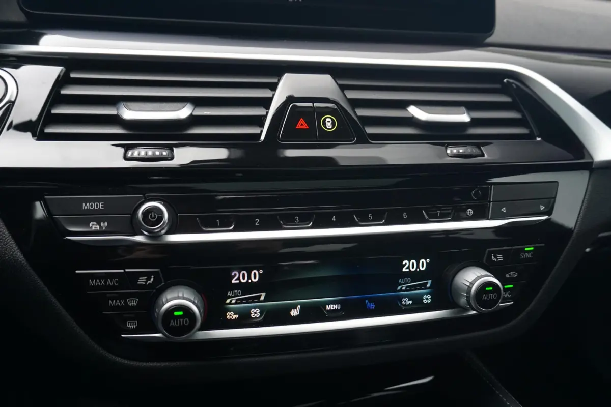 M550i xDrive Schuif-/kanteldak / Laserlight /  Head-Up Display / Harman Kardon / Soft Close