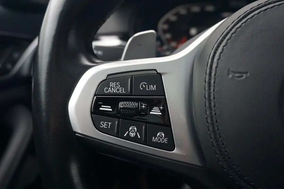 M550i xDrive Schuif-/kanteldak / Laserlight /  Head-Up Display / Harman Kardon / Soft Close