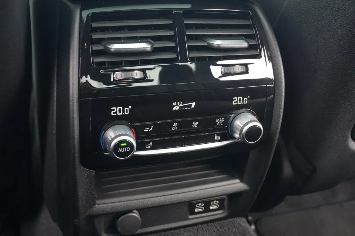 M550i xDrive Schuif-/kanteldak / Laserlight /  Head-Up Display / Harman Kardon / Soft Close