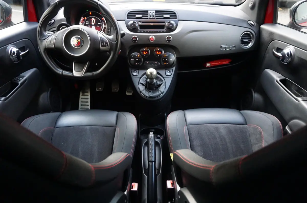 1.4 T-Jet Abarth 595 Competizione BREMBO | CARBON | INTERSCOPE | Schaalstoelen | 4 pijps Sportuitlaat | Leer | Liefhebbers auto