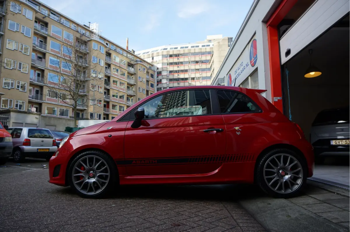 1.4 T-Jet Abarth 595 Competizione BREMBO | CARBON | INTERSCOPE | Schaalstoelen | 4 pijps Sportuitlaat | Leer | Liefhebbers auto