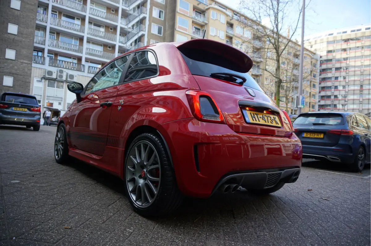 1.4 T-Jet Abarth 595 Competizione BREMBO | CARBON | INTERSCOPE | Schaalstoelen | 4 pijps Sportuitlaat | Leer | Liefhebbers auto