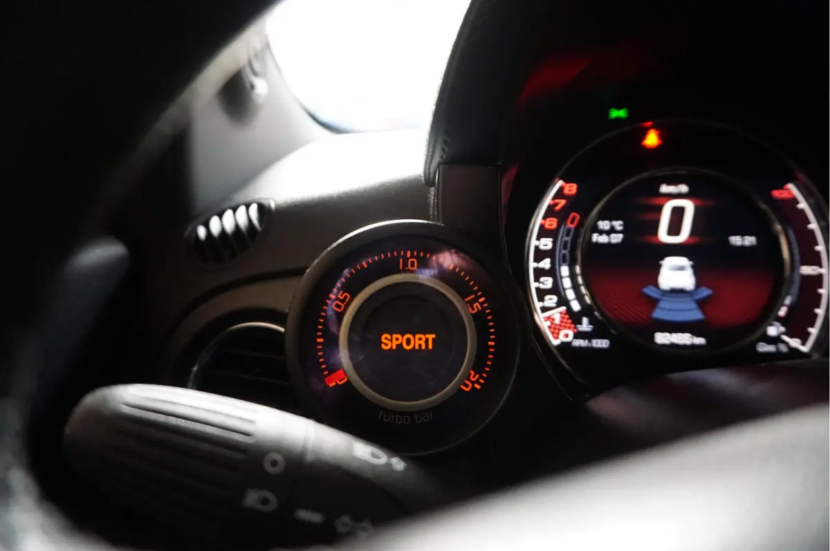 1.4 T-Jet Abarth 595 Competizione BREMBO | CARBON | INTERSCOPE | Schaalstoelen | 4 pijps Sportuitlaat | Leer | Liefhebbers auto