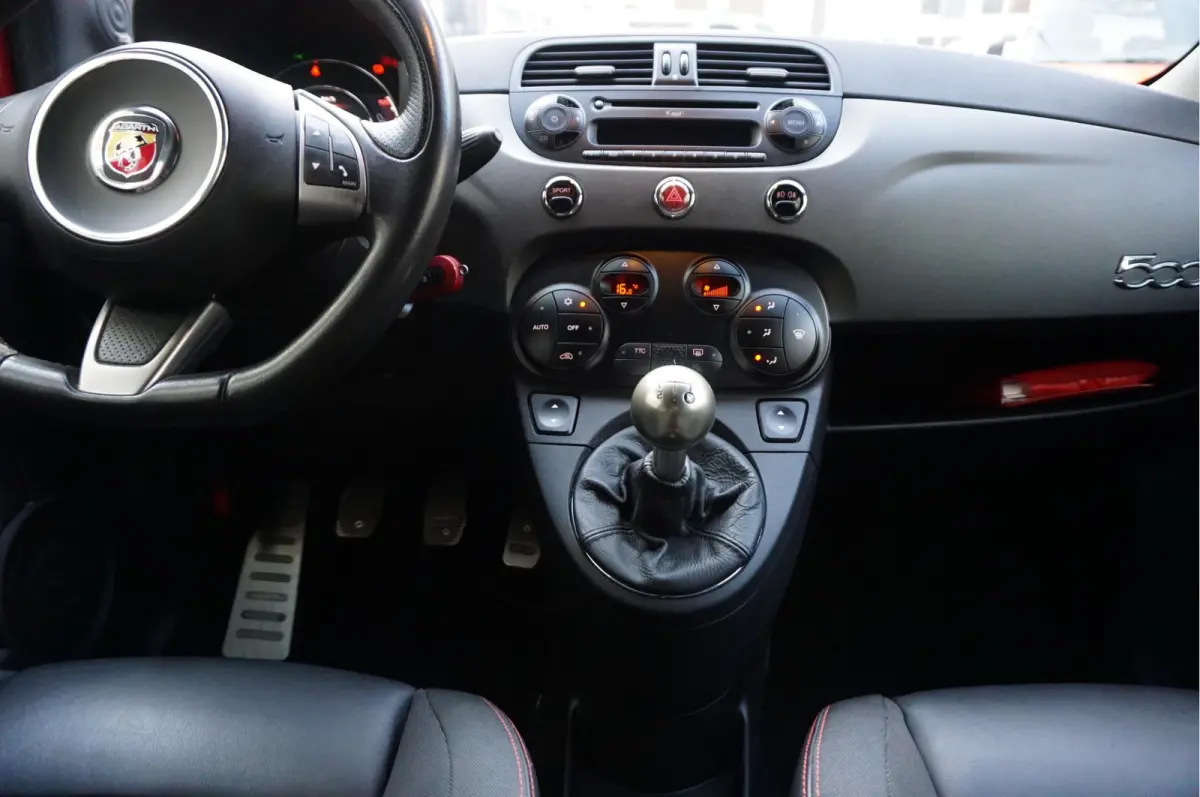 1.4 T-Jet Abarth 595 Competizione BREMBO | CARBON | INTERSCOPE | Schaalstoelen | 4 pijps Sportuitlaat | Leer | Liefhebbers auto