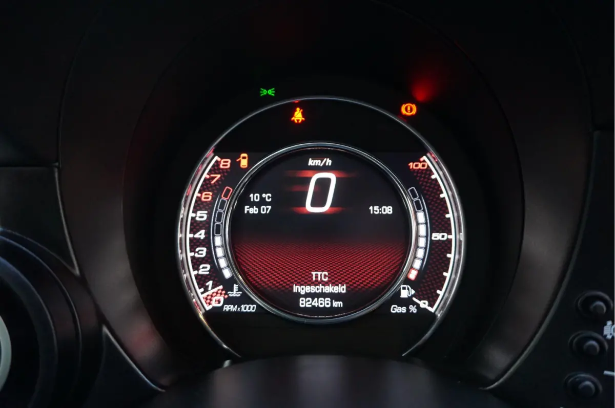 1.4 T-Jet Abarth 595 Competizione BREMBO | CARBON | INTERSCOPE | Schaalstoelen | 4 pijps Sportuitlaat | Leer | Liefhebbers auto