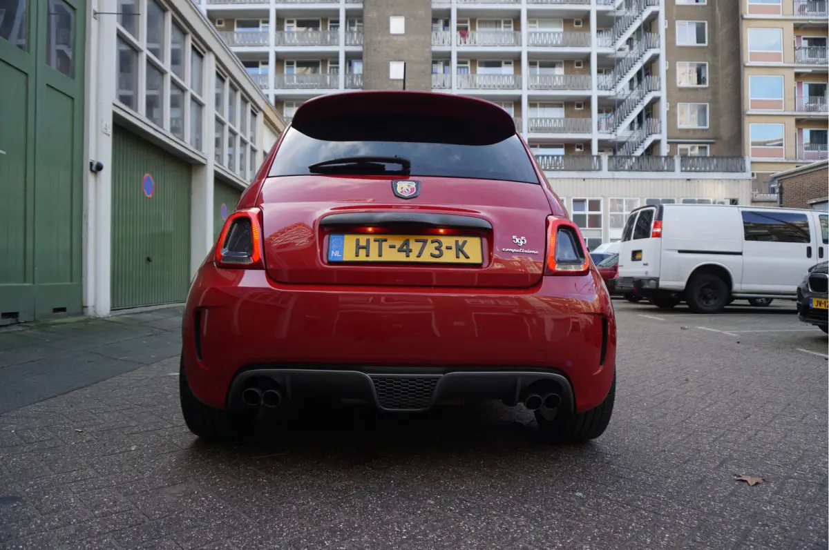 1.4 T-Jet Abarth 595 Competizione BREMBO | CARBON | INTERSCOPE | Schaalstoelen | 4 pijps Sportuitlaat | Leer | Liefhebbers auto