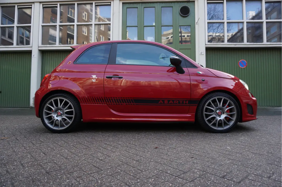 1.4 T-Jet Abarth 595 Competizione BREMBO | CARBON | INTERSCOPE | Schaalstoelen | 4 pijps Sportuitlaat | Leer | Liefhebbers auto