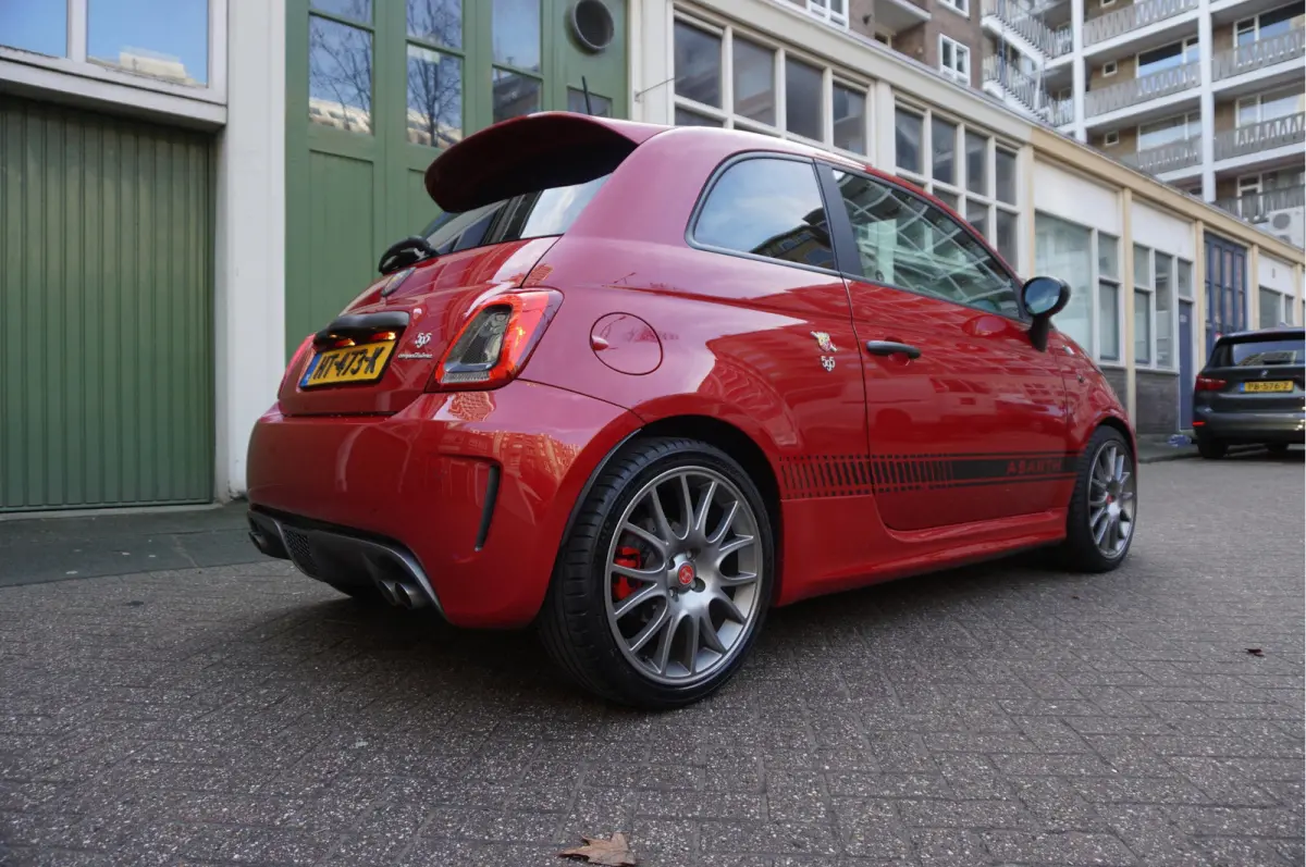 1.4 T-Jet Abarth 595 Competizione BREMBO | CARBON | INTERSCOPE | Schaalstoelen | 4 pijps Sportuitlaat | Leer | Liefhebbers auto