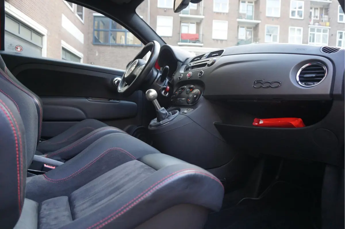 1.4 T-Jet Abarth 595 Competizione BREMBO | CARBON | INTERSCOPE | Schaalstoelen | 4 pijps Sportuitlaat | Leer | Liefhebbers auto