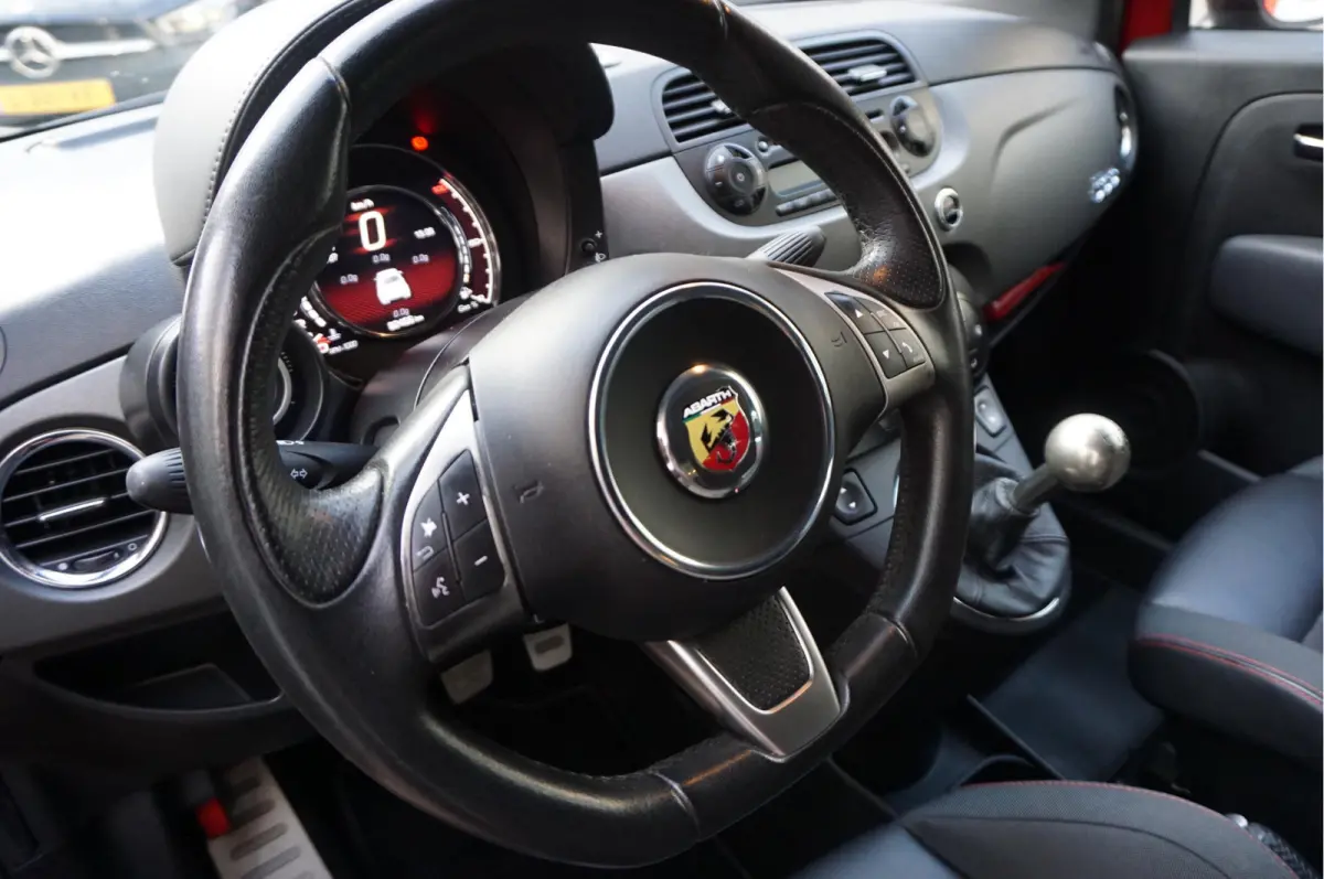 1.4 T-Jet Abarth 595 Competizione BREMBO | CARBON | INTERSCOPE | Schaalstoelen | 4 pijps Sportuitlaat | Leer | Liefhebbers auto
