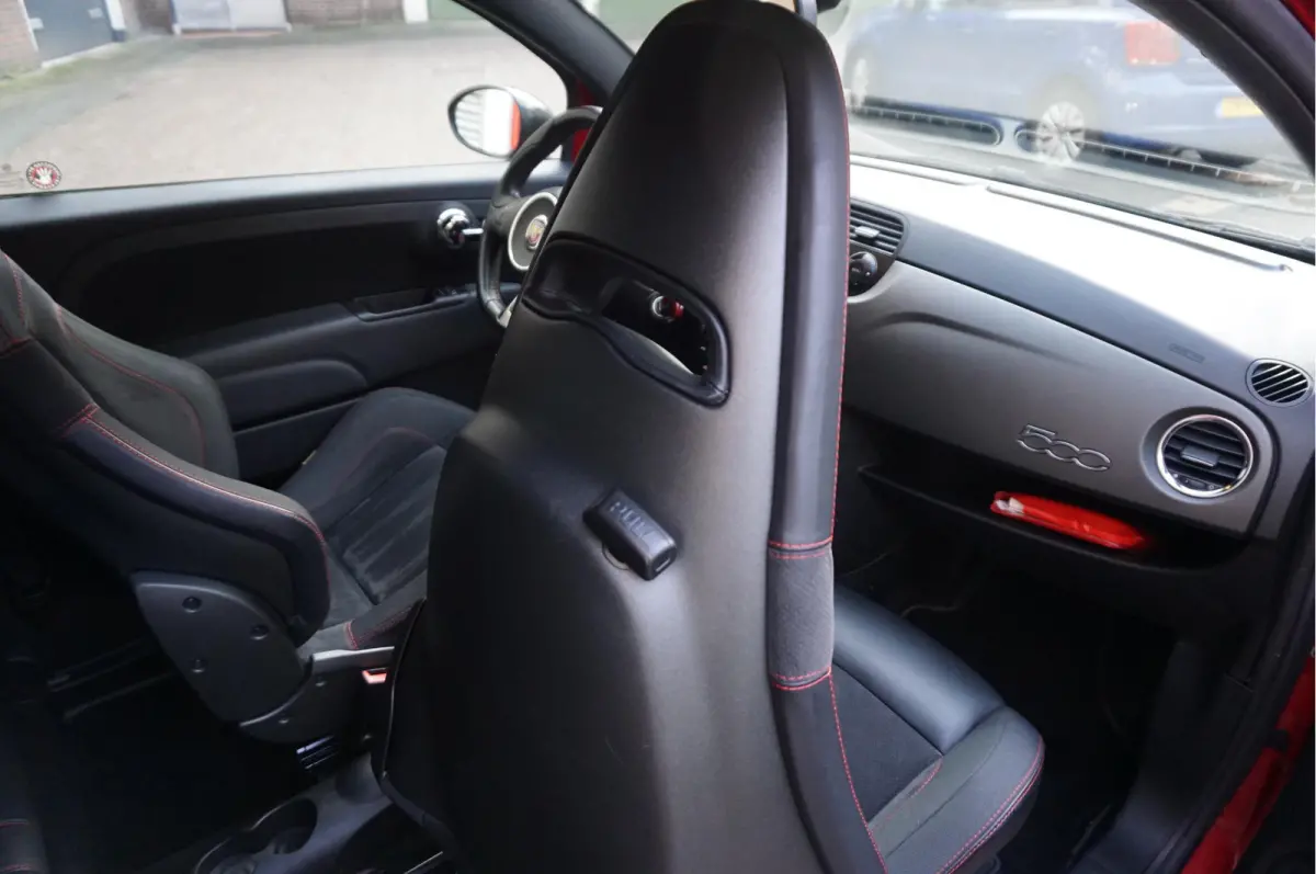 1.4 T-Jet Abarth 595 Competizione BREMBO | CARBON | INTERSCOPE | Schaalstoelen | 4 pijps Sportuitlaat | Leer | Liefhebbers auto