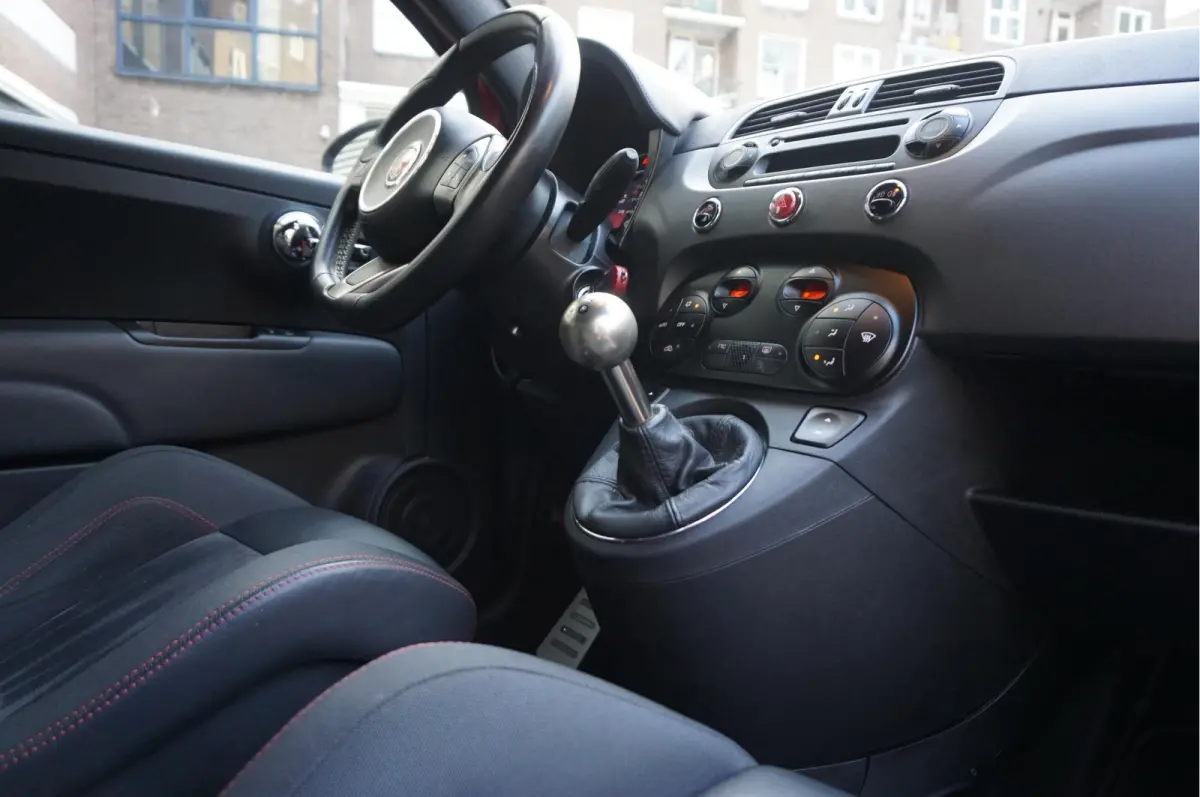 1.4 T-Jet Abarth 595 Competizione BREMBO | CARBON | INTERSCOPE | Schaalstoelen | 4 pijps Sportuitlaat | Leer | Liefhebbers auto