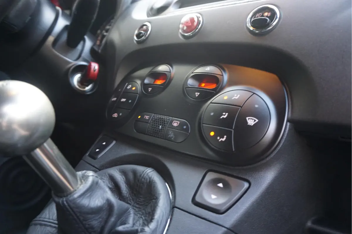 1.4 T-Jet Abarth 595 Competizione BREMBO | CARBON | INTERSCOPE | Schaalstoelen | 4 pijps Sportuitlaat | Leer | Liefhebbers auto