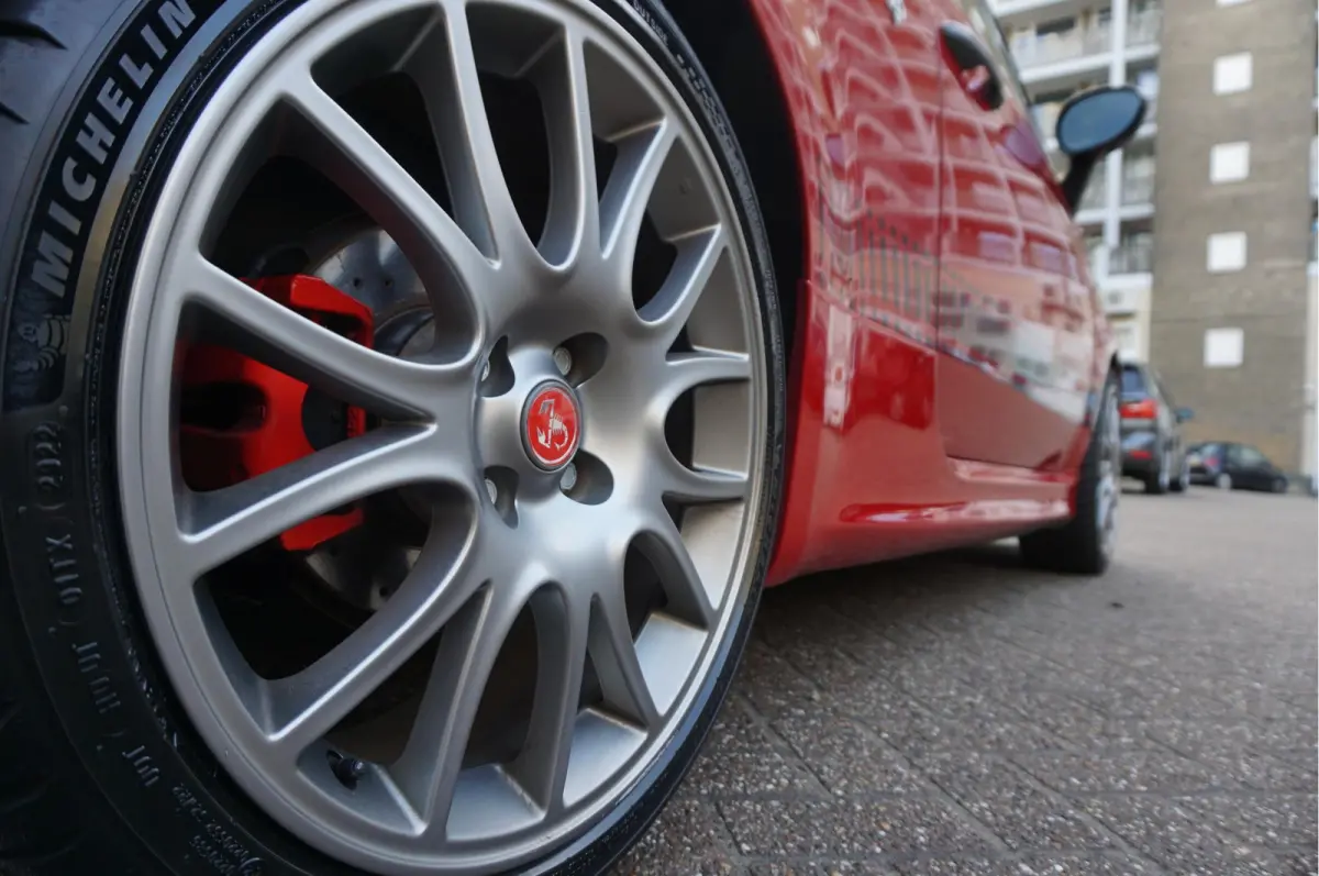 1.4 T-Jet Abarth 595 Competizione BREMBO | CARBON | INTERSCOPE | Schaalstoelen | 4 pijps Sportuitlaat | Leer | Liefhebbers auto