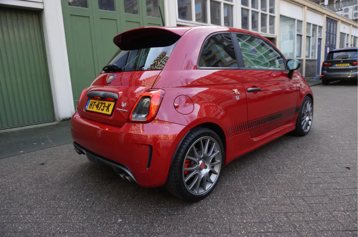 1.4 T-Jet Abarth 595 Competizione BREMBO | CARBON | INTERSCOPE | Schaalstoelen | 4 pijps Sportuitlaat | Leer | Liefhebbers auto