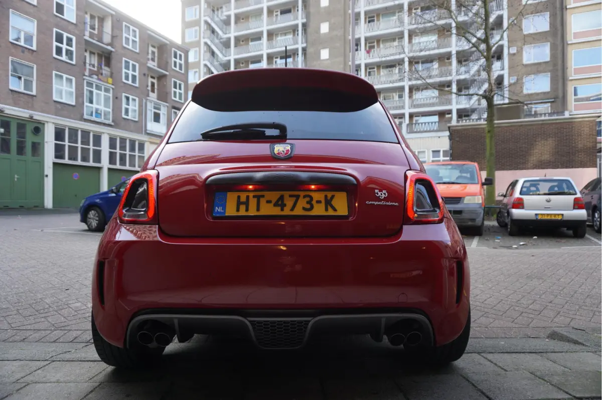 1.4 T-Jet Abarth 595 Competizione BREMBO | CARBON | INTERSCOPE | Schaalstoelen | 4 pijps Sportuitlaat | Leer | Liefhebbers auto