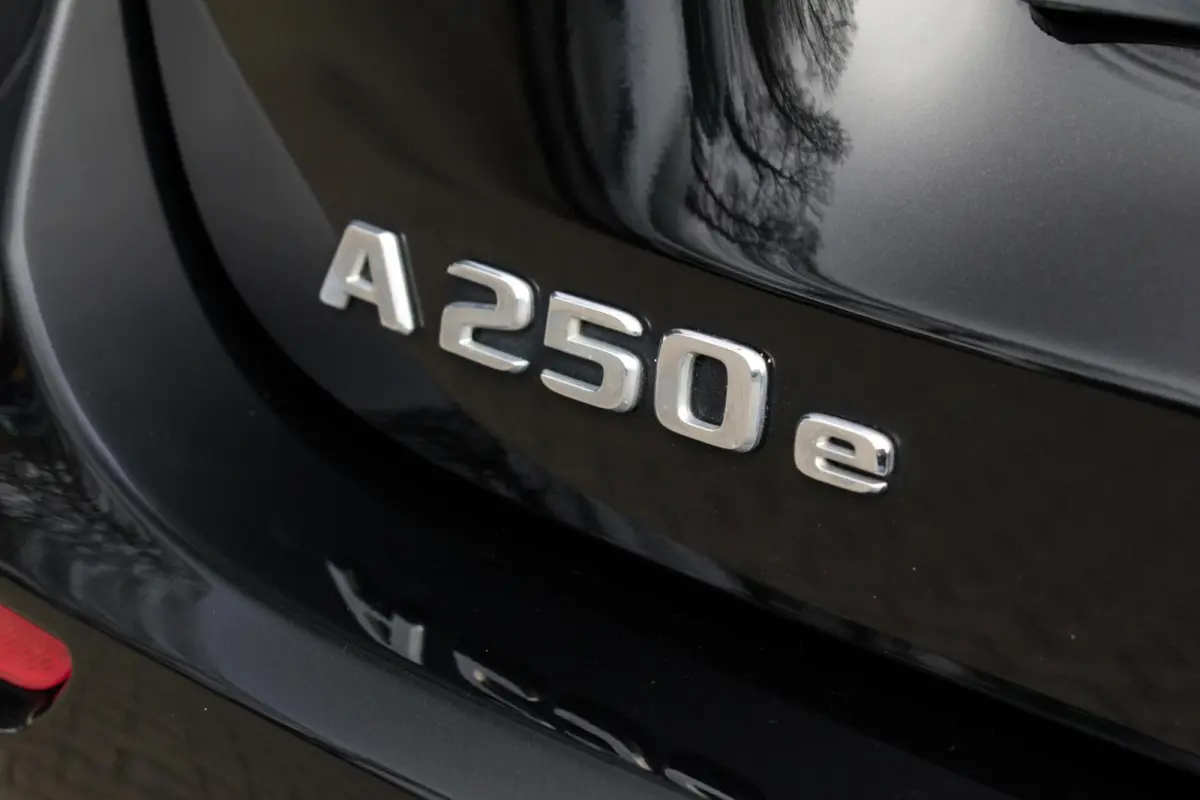 250 e Premium Plug-in Hybrid|1e Eigenaar|STOELVERWARMING|LEDER|CAMERA|CLIMATE