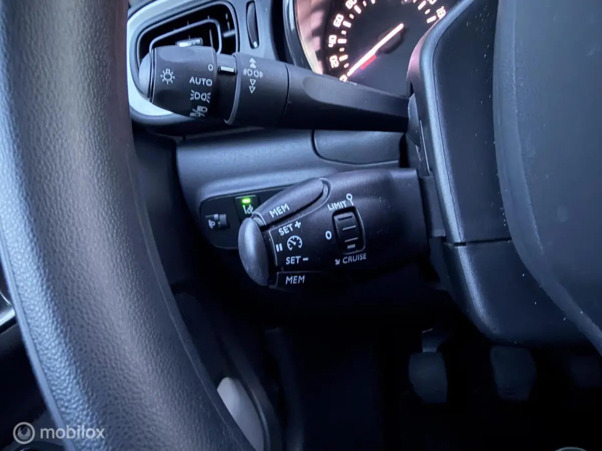 1.2 PureTech Feel|Carplay|Clima|Cruise|Navi|parke