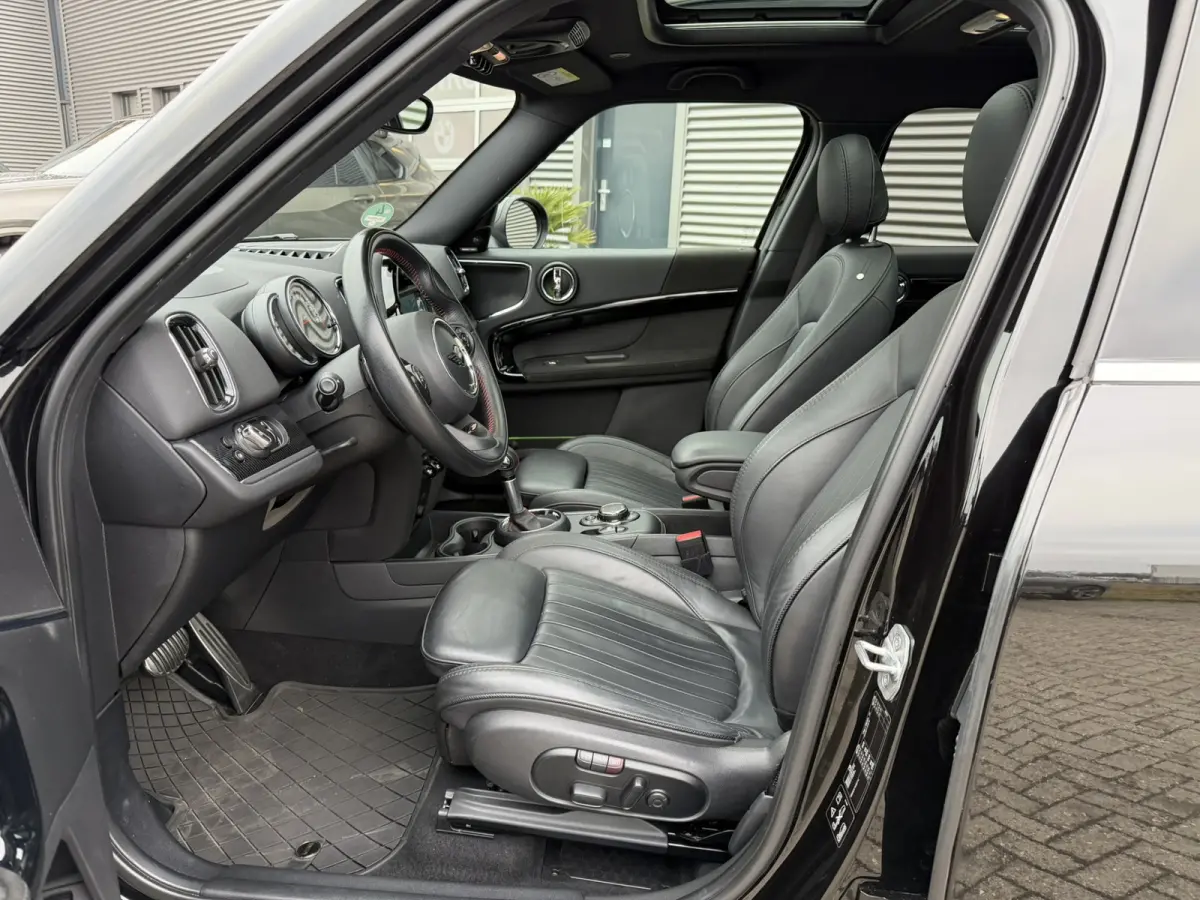 Mini 2.0 John Cooper Works ALL4 231 PK Chili Panoramadak Leer Harman-Kardon Elek Stoelverstelling Head-Up Display Led Achteruitrijcamera Keyless Entry Vol!