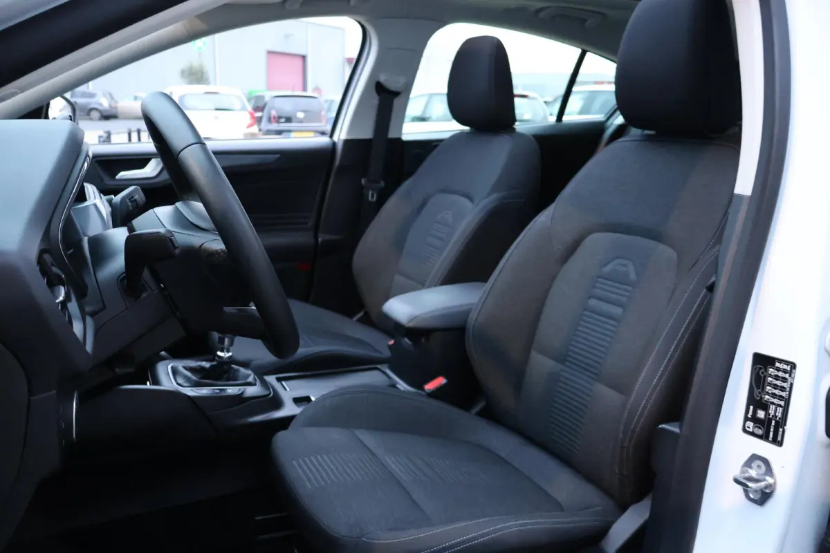 1.0 Hybrid Active Business 1e Eigenaar | NL-Auto | Volledig Onderh | BTW | Pano | B&O | Camera | Navi | Carplay | Bots | ADCruise | Keyless | Full Led | LMV | PDC