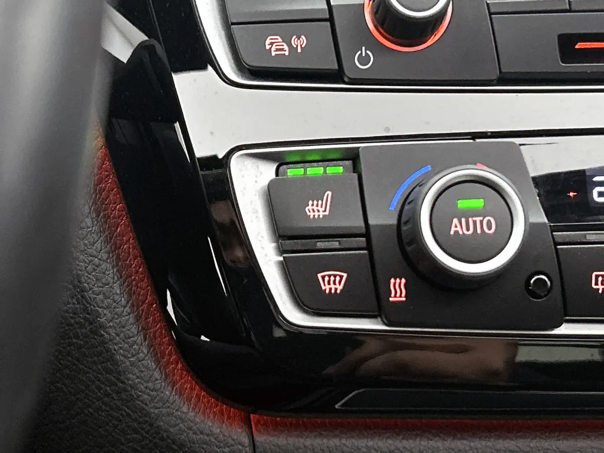 418i High Executive (PANORAMADAK, STOELVERWARMING, CARPLAY, DEALER ONDERHOUDEN, GROOT NAVI, SPORTSTOELEN)