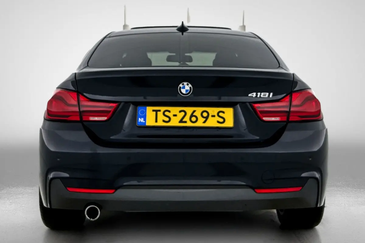 418i High Executive (PANORAMADAK, STOELVERWARMING, CARPLAY, DEALER ONDERHOUDEN, GROOT NAVI, SPORTSTOELEN)