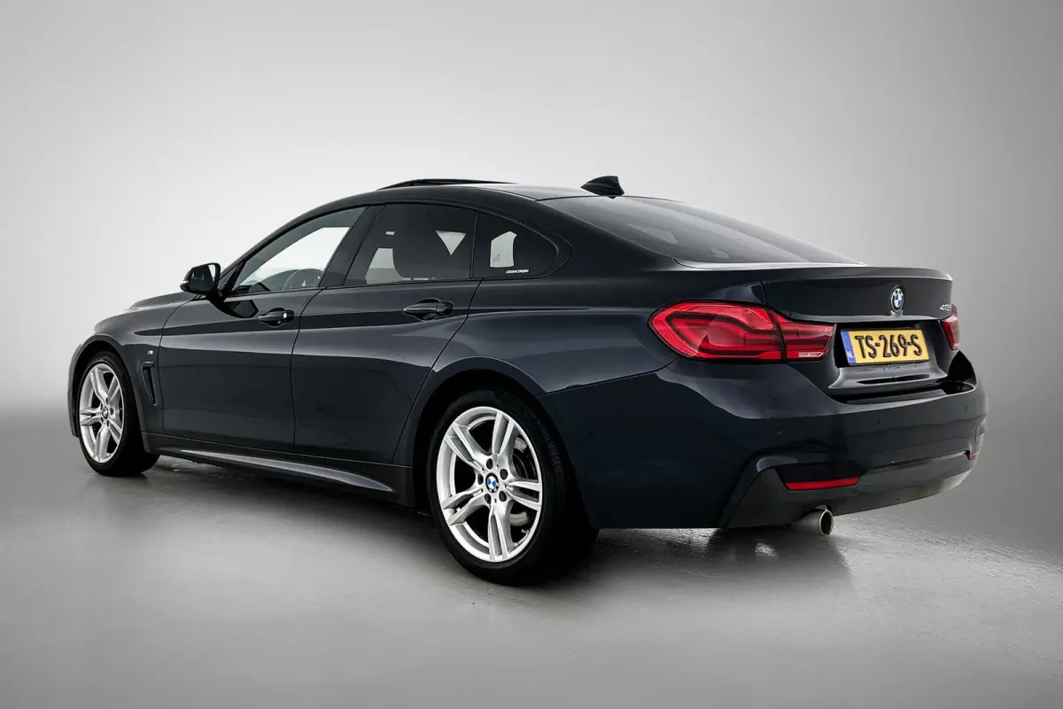 418i High Executive (PANORAMADAK, STOELVERWARMING, CARPLAY, DEALER ONDERHOUDEN, GROOT NAVI, SPORTSTOELEN)