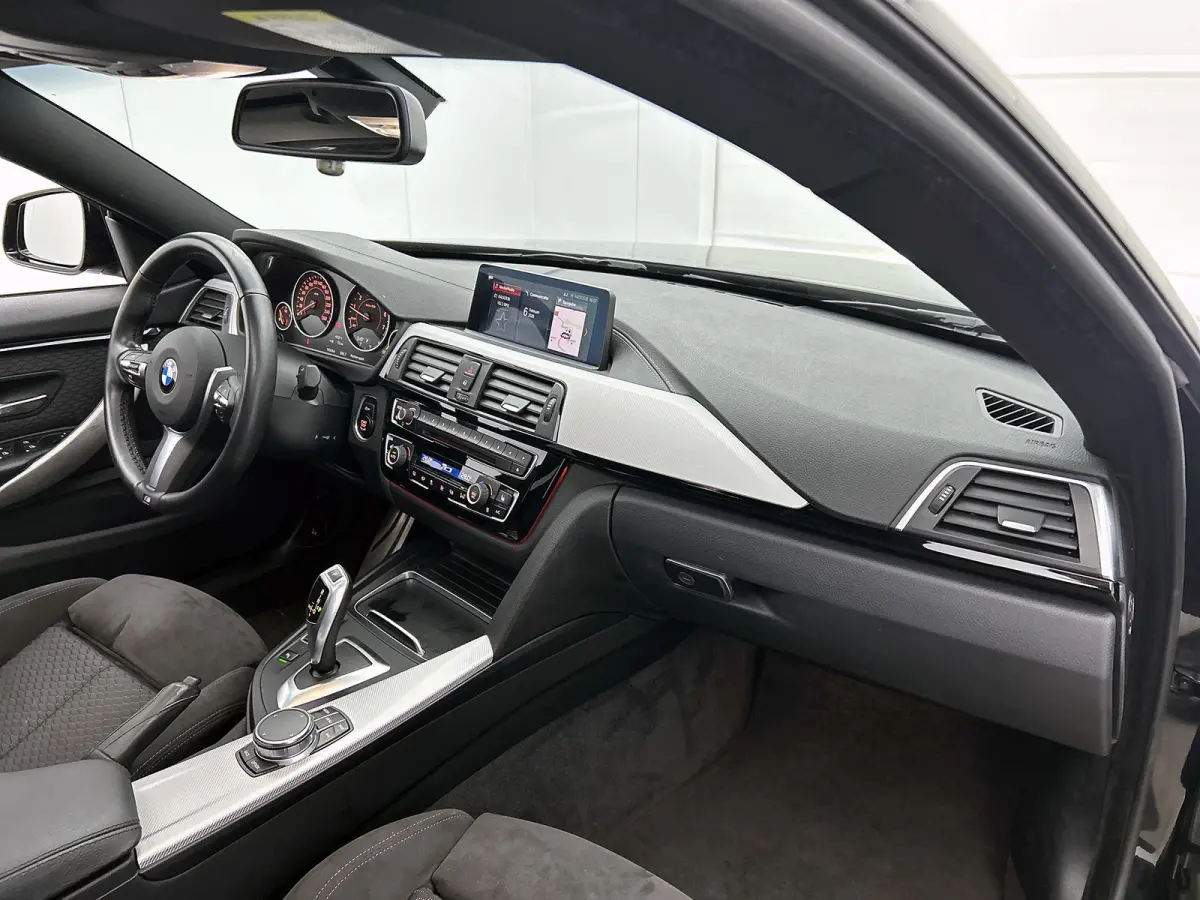 418i High Executive (PANORAMADAK, STOELVERWARMING, CARPLAY, DEALER ONDERHOUDEN, GROOT NAVI, SPORTSTOELEN)