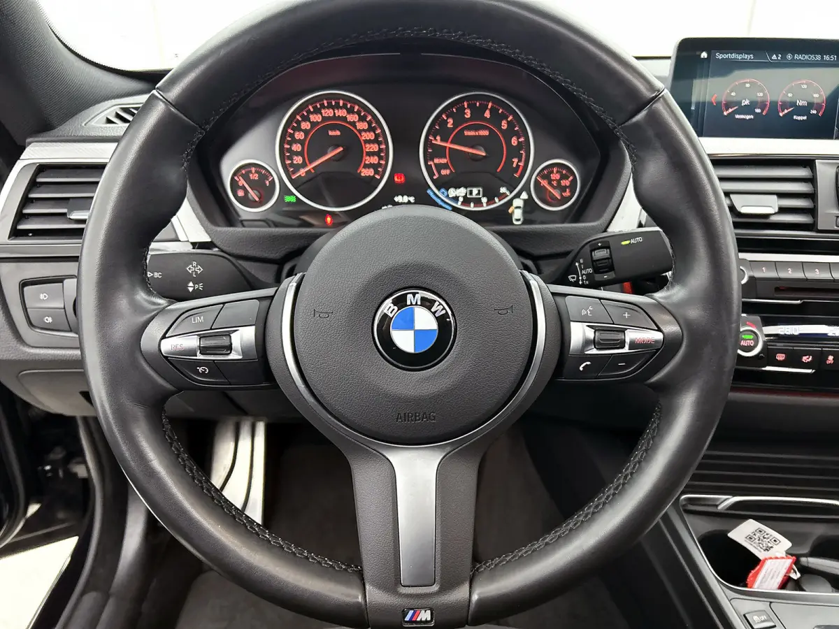 418i High Executive (PANORAMADAK, STOELVERWARMING, CARPLAY, DEALER ONDERHOUDEN, GROOT NAVI, SPORTSTOELEN)