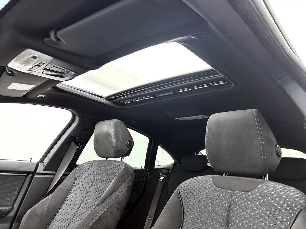418i High Executive (PANORAMADAK, STOELVERWARMING, CARPLAY, DEALER ONDERHOUDEN, GROOT NAVI, SPORTSTOELEN)