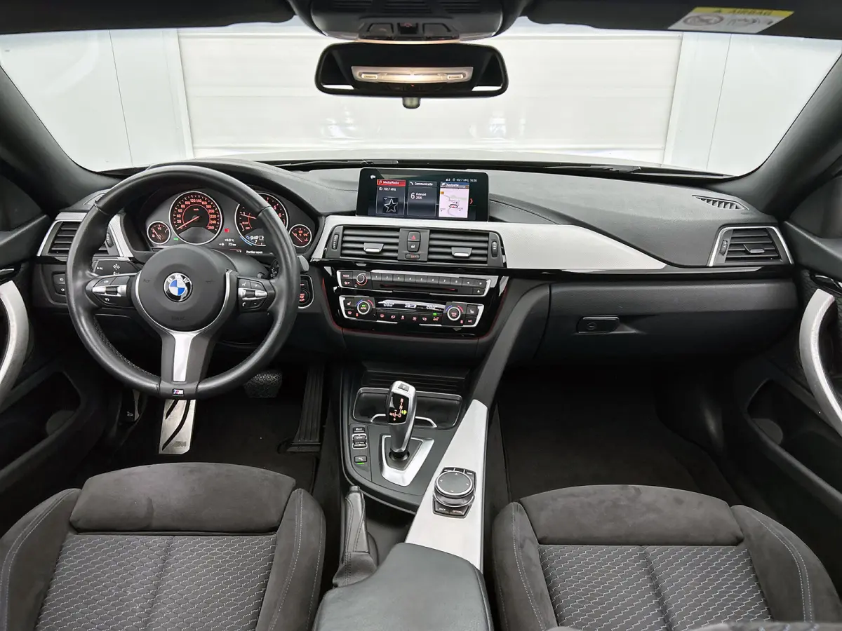 418i High Executive (PANORAMADAK, STOELVERWARMING, CARPLAY, DEALER ONDERHOUDEN, GROOT NAVI, SPORTSTOELEN)