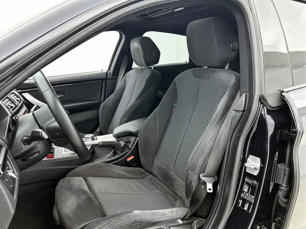 418i High Executive (PANORAMADAK, STOELVERWARMING, CARPLAY, DEALER ONDERHOUDEN, GROOT NAVI, SPORTSTOELEN)