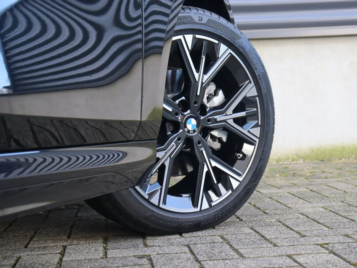 5-deurs 120 | M Sportpakket | Panodak | Harman Kardon | Driving Assistant | Comfort Access | Getint Glas | Verwarmd Stuurwiel | Sporstoelen | 18'' LMV