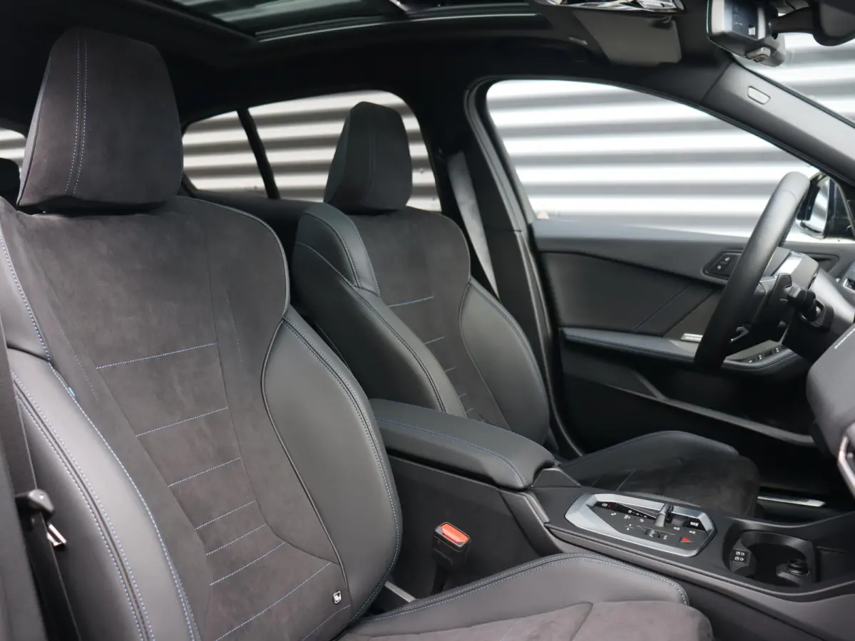 5-deurs 120 | M Sportpakket | Panodak | Harman Kardon | Driving Assistant | Comfort Access | Getint Glas | Verwarmd Stuurwiel | Sporstoelen | 18'' LMV