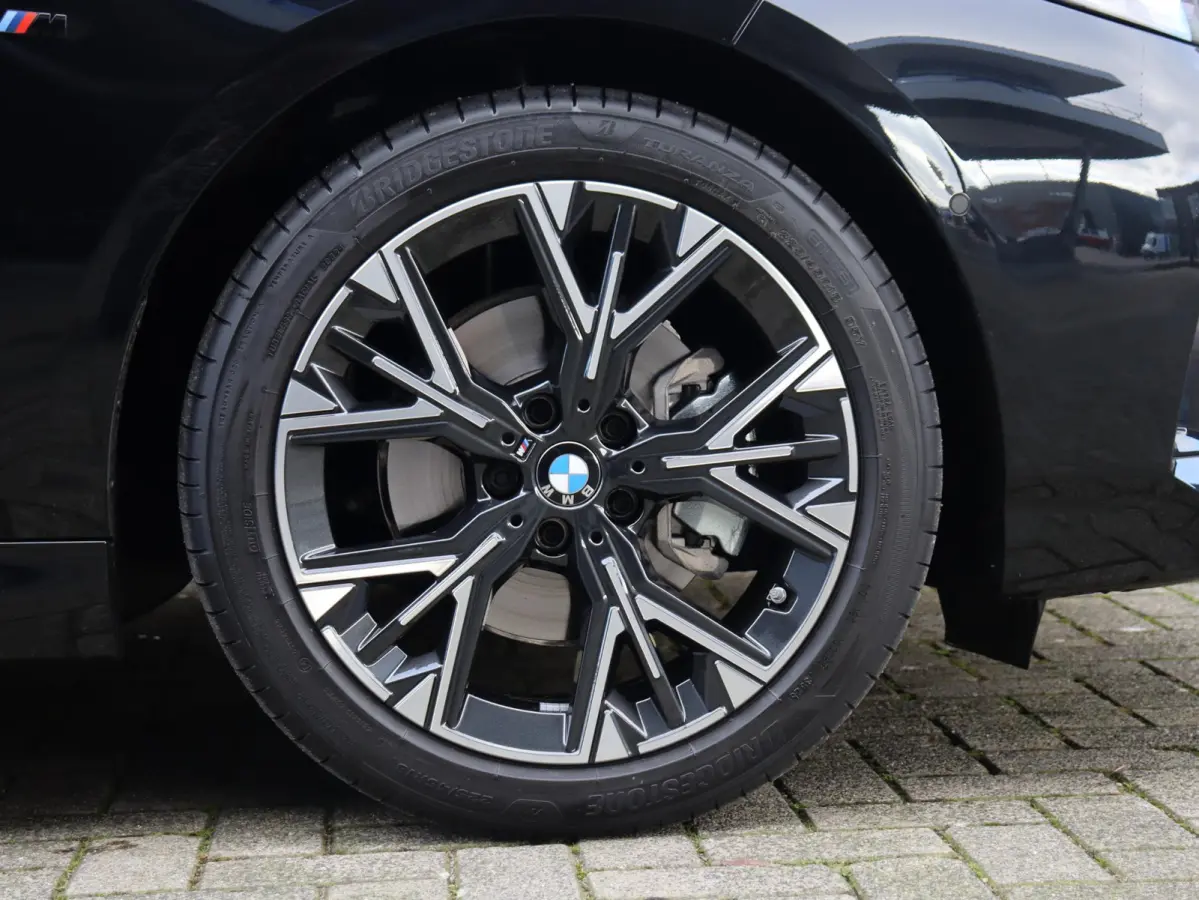 5-deurs 120 | M Sportpakket | Panodak | Harman Kardon | Driving Assistant | Comfort Access | Getint Glas | Verwarmd Stuurwiel | Sporstoelen | 18'' LMV