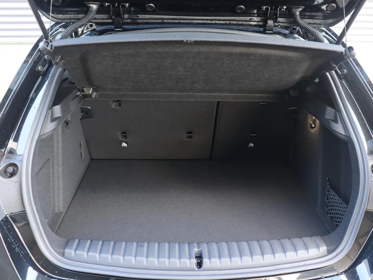 5-deurs 120 | M Sportpakket | Panodak | Harman Kardon | Driving Assistant | Comfort Access | Getint Glas | Verwarmd Stuurwiel | Sporstoelen | 18'' LMV