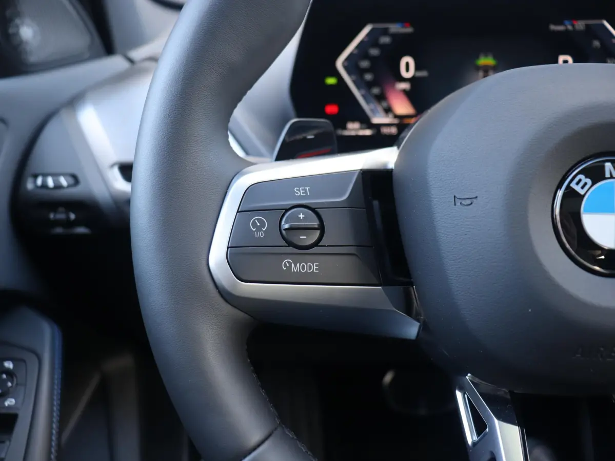 5-deurs 120 | M Sportpakket | Panodak | Harman Kardon | Driving Assistant | Comfort Access | Getint Glas | Verwarmd Stuurwiel | Sporstoelen | 18'' LMV