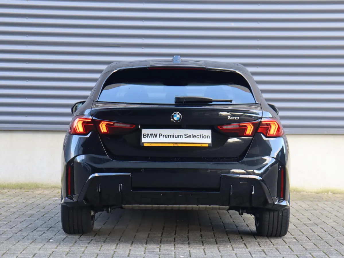 5-deurs 120 | M Sportpakket | Panodak | Harman Kardon | Driving Assistant | Comfort Access | Getint Glas | Verwarmd Stuurwiel | Sporstoelen | 18'' LMV