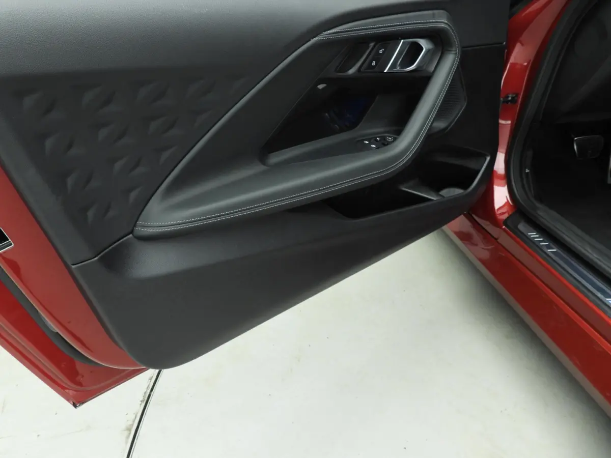 230i | M-Sportpakket | LED | Navigatie | Sportstoelen | Stoelverwarming | Keyles go | DAB | Alu 18 inch