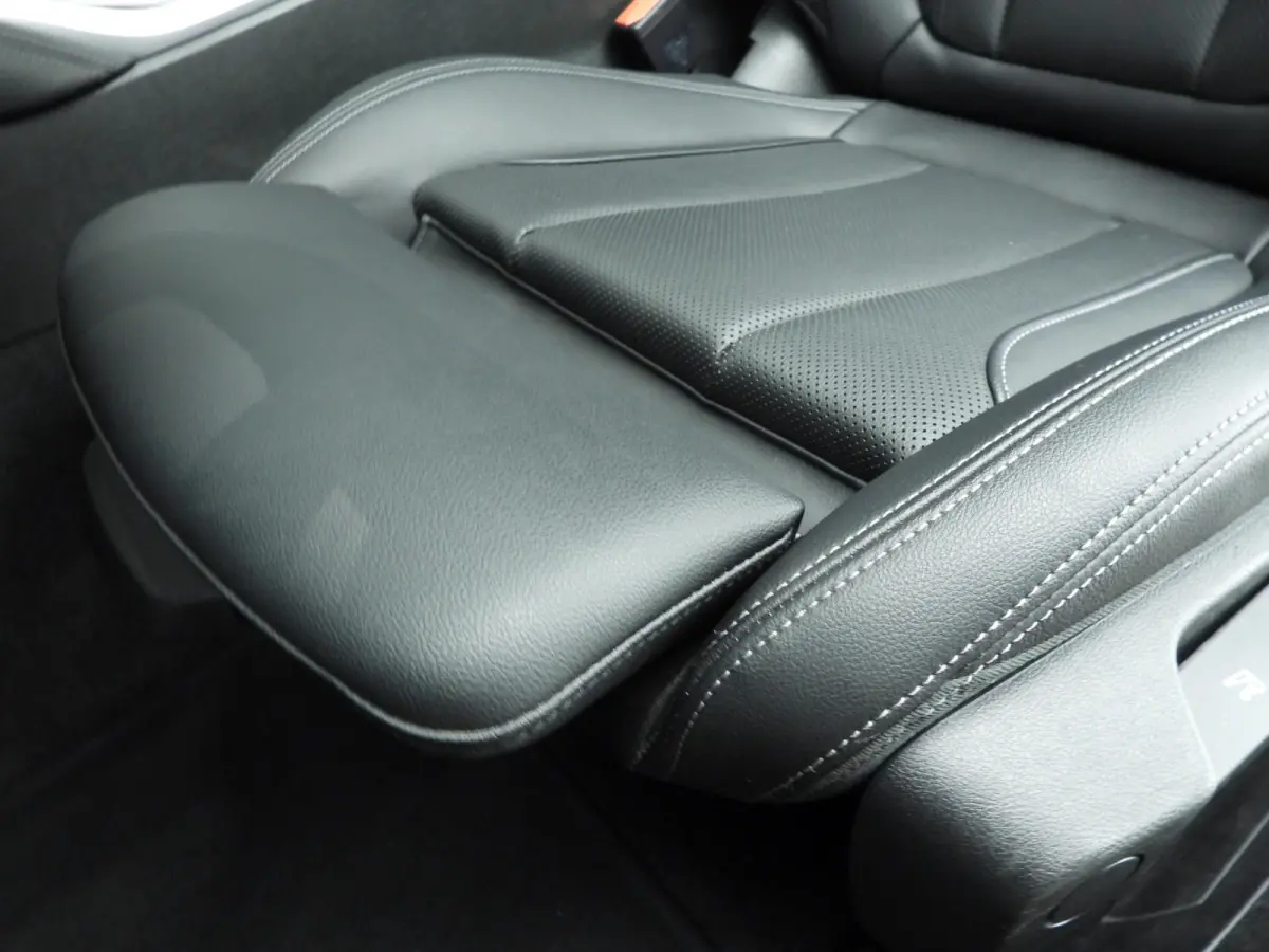 230i | M-Sportpakket | LED | Navigatie | Sportstoelen | Stoelverwarming | Keyles go | DAB | Alu 18 inch