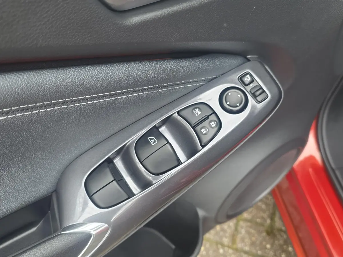 1.0 DIG-T Tekna AUTOMAAT | Trekhaak | Navigatie via Apple Carplay | Cruise Control | Climate Control | Parkeersensoren + Camera